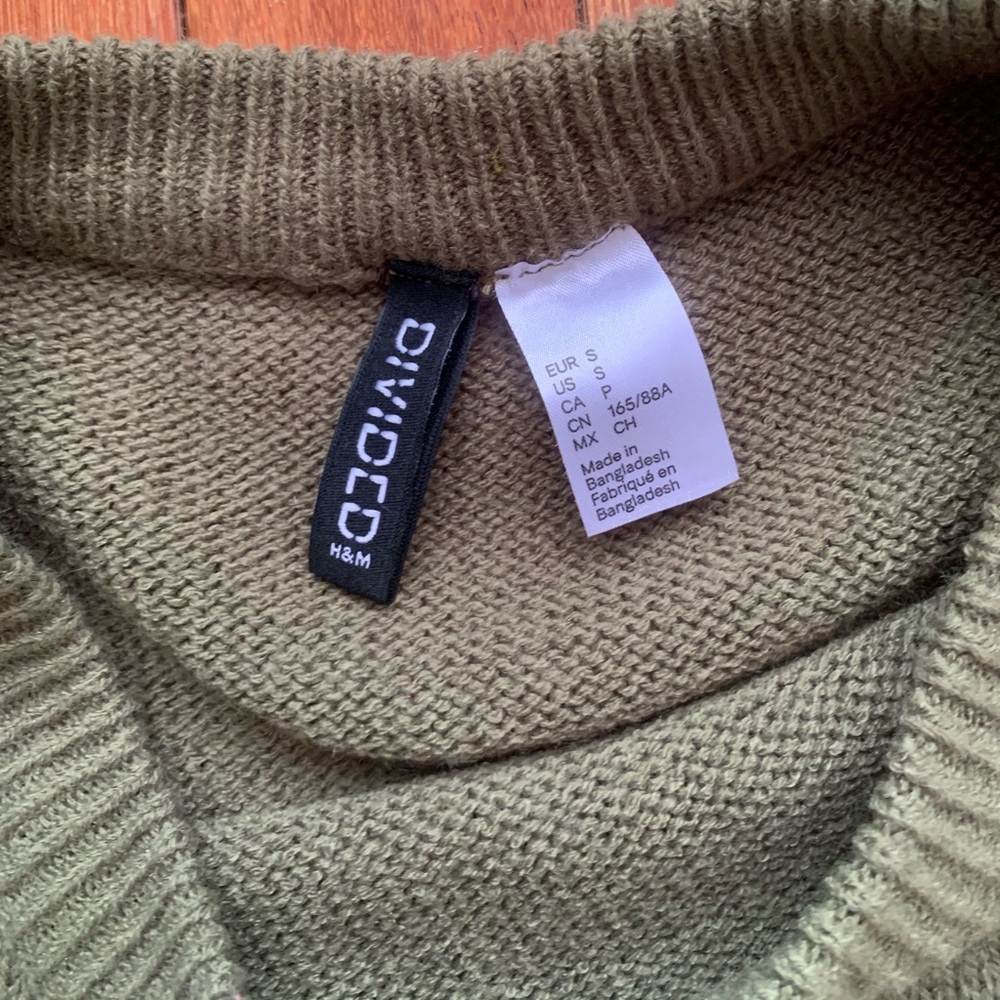H&M sweater - Picture 3 of 4